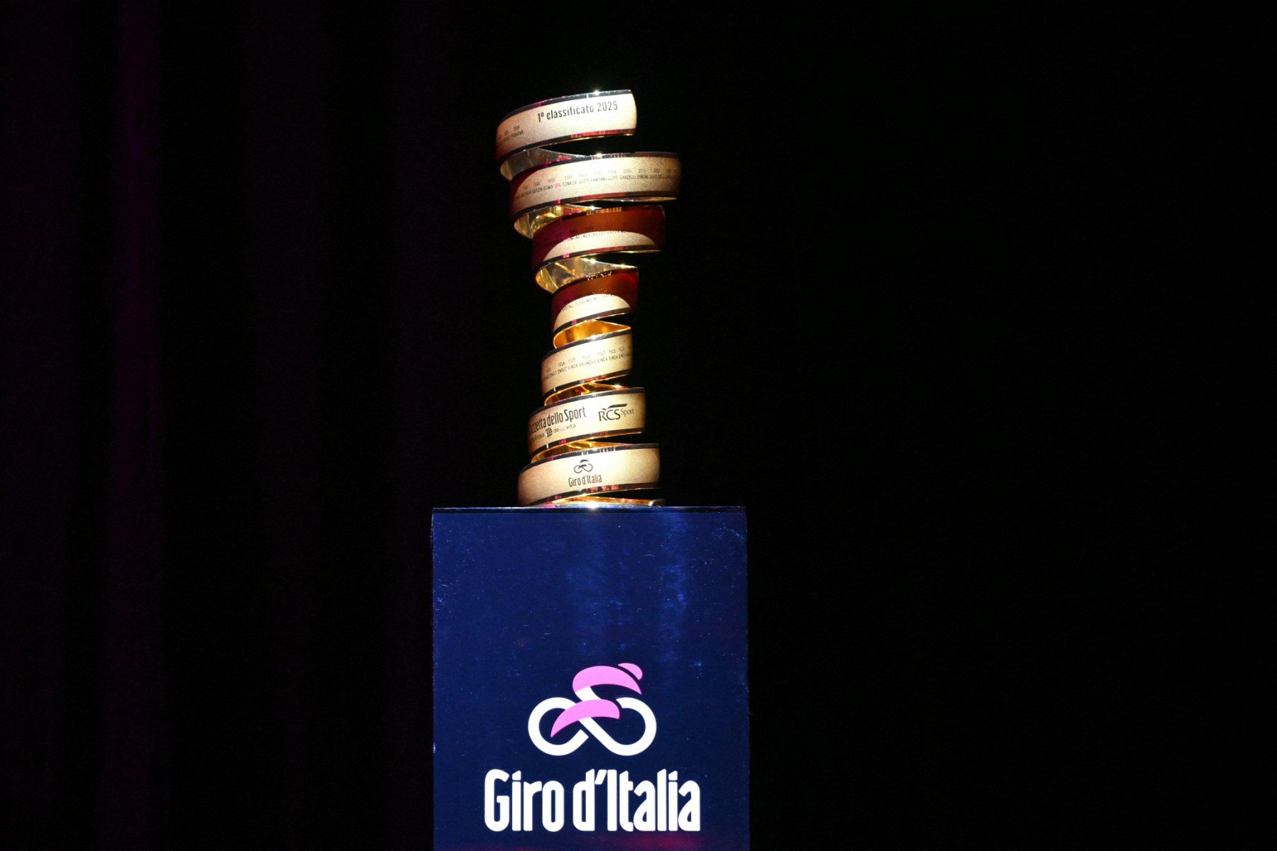 Giro d'Italia-trofæet (Senza Fine)